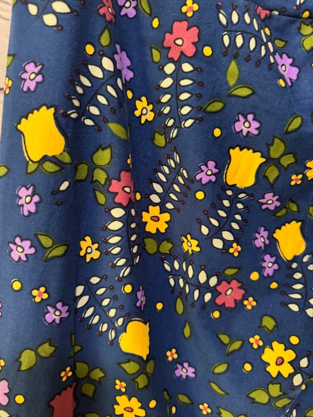 Worn once LuLaRoe TC Floral Leggings in Navy Blue spring & summer floral print - Picture 8 of 9
